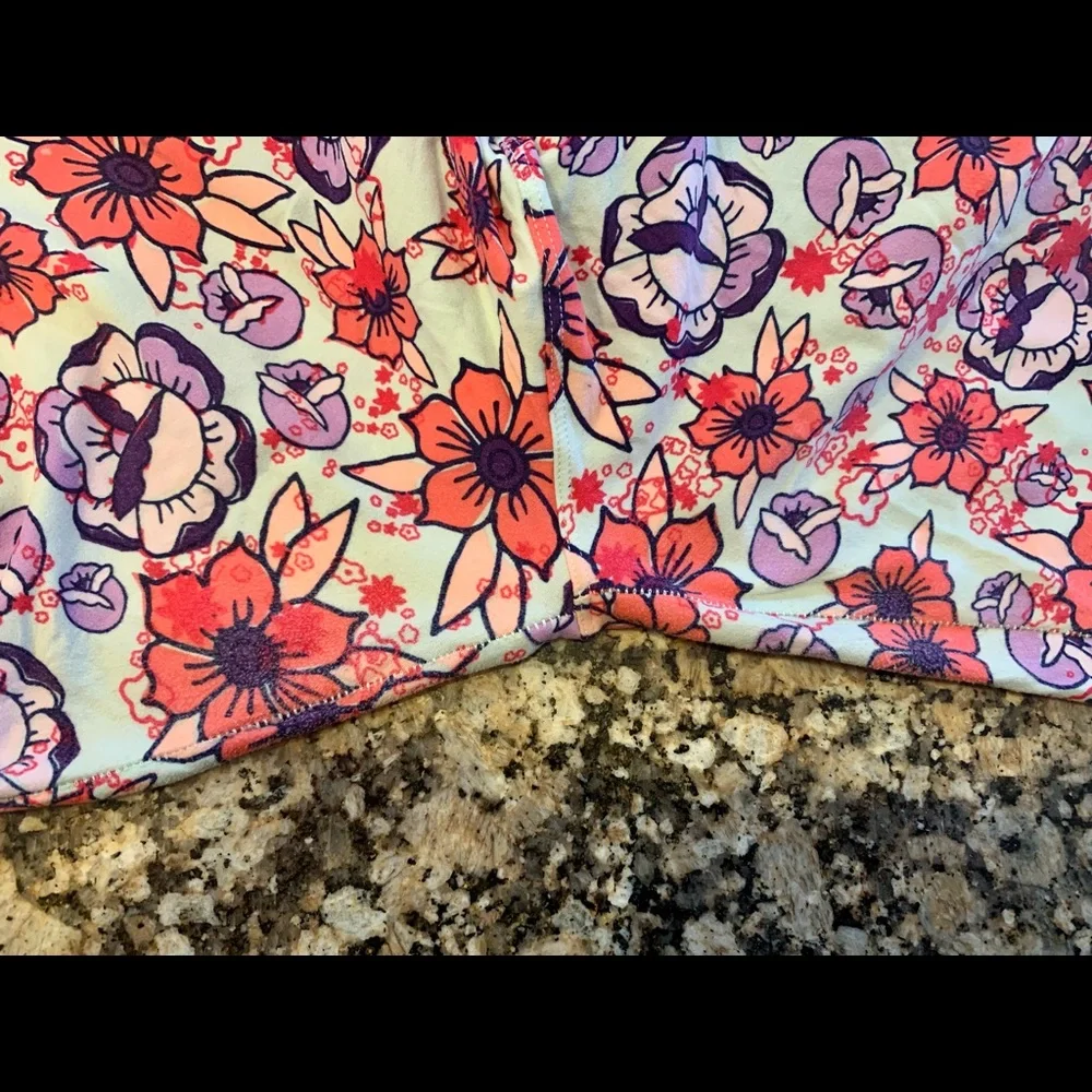 “Vintage” LuLaRoe Tall and Curvy (TC) Leggings - Picture 3 of 5
